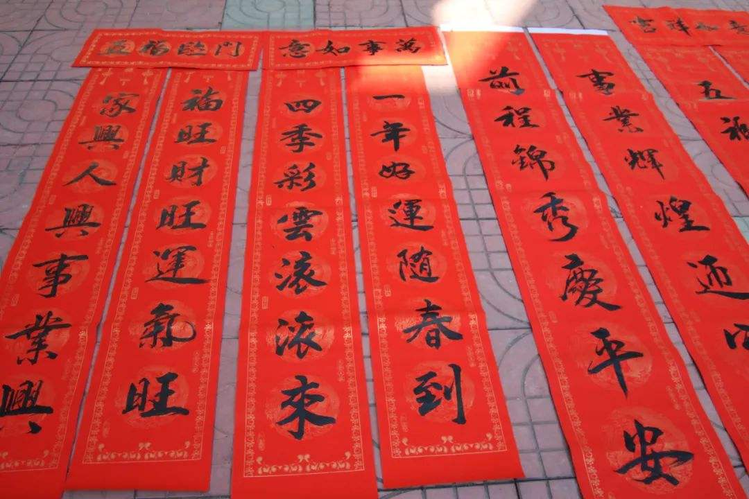 使用标准光源箱检测春联的颜色，有哪些优点？