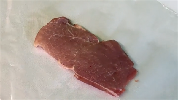 猪肉的颜色是什么？NR20XE大口径蜜桃AV噜噜一区二区三区小说一键测量